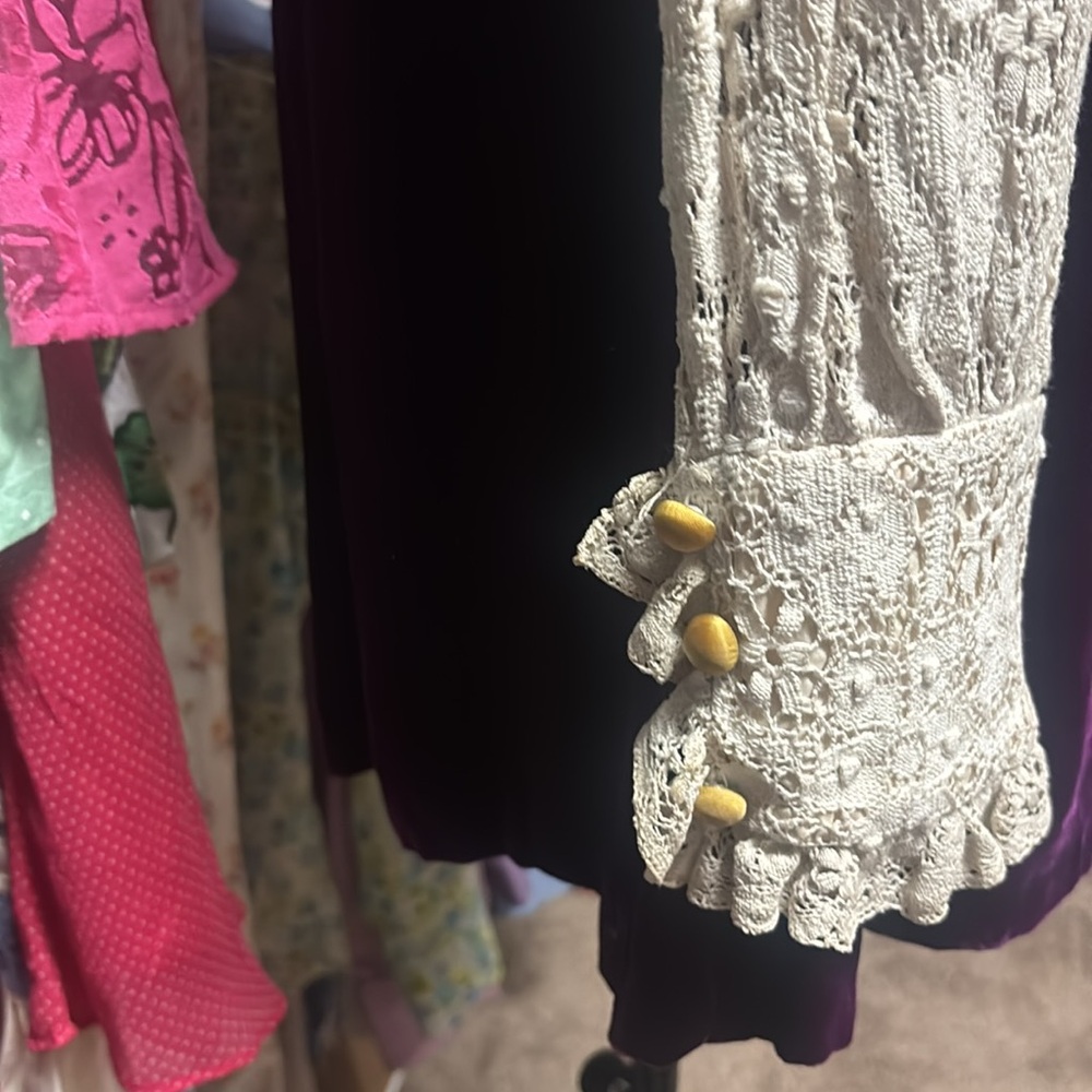 True Vintage Cream lace and Purple velvet mini dress 1960s - Picture 3 of 4